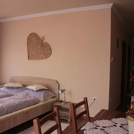 Lägenhet Imola Es Andrea Apartmanhaz 2 *