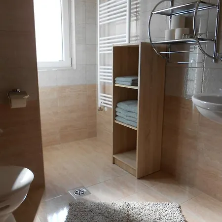 Imola Es Andrea Apartmanhaz 2 *