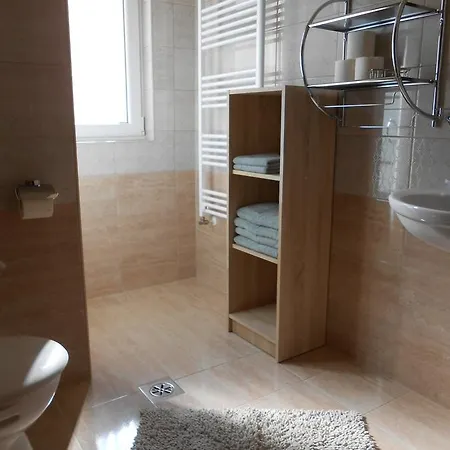 Imola Es Andrea Apartmanhaz 2 *