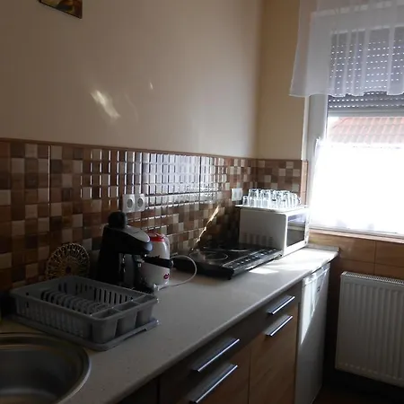 Lägenhet Imola Es Andrea Apartmanhaz 2 *