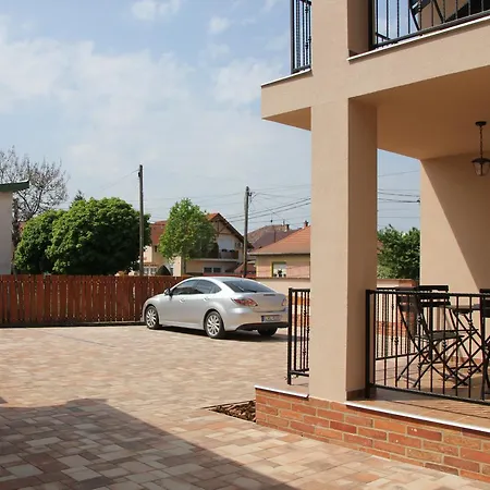 Imola Es Andrea Apartmanhaz 2 *