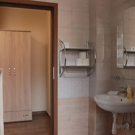 Imola Es Andrea Apartmanhaz 2 *