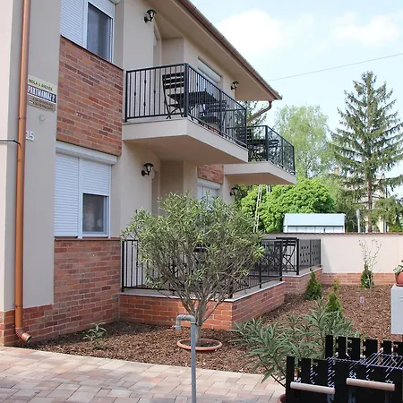 Imola Es Andrea Apartmanhaz 2 아파트 *