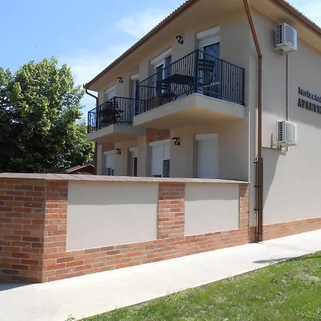 Imola Es Andrea Apartmanhaz 2 아파트